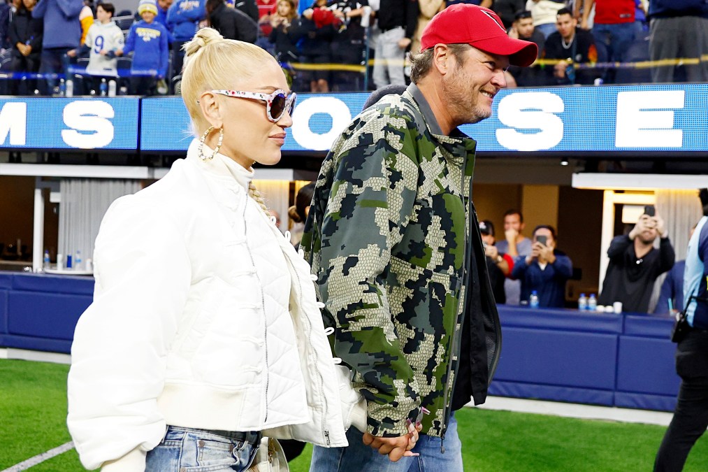 Singers Gwen Stefani and Blake Shelton