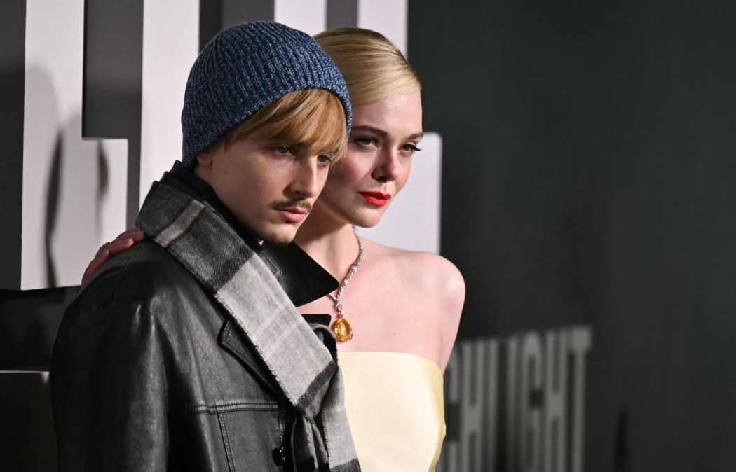 Timoth&eacute;e Chalamet and Elle Fanning.