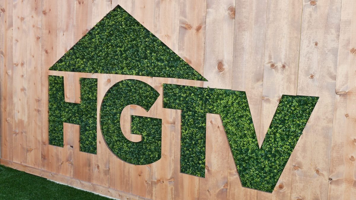 HGTV Lodge Sign, CMA Music Fest, 2016