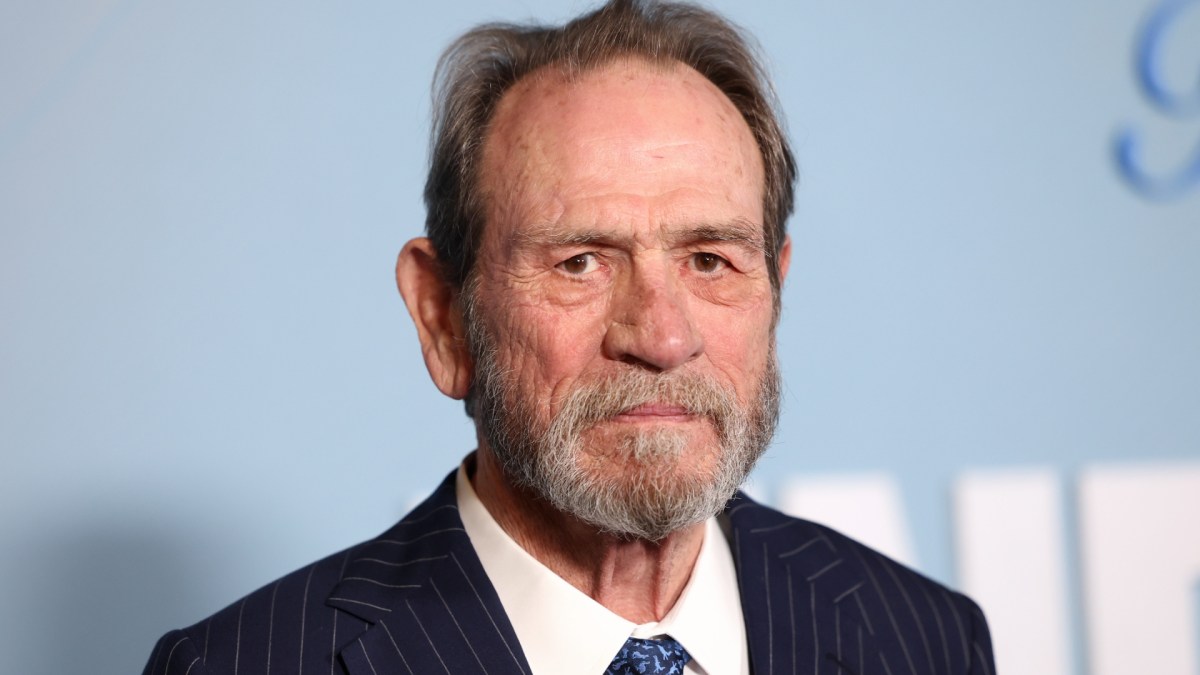Tommy Lee Jones poses for photos on the red carpet