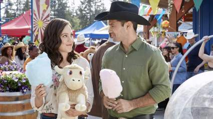 Your Next Hallmark Movie Marathon Starts Tomorrow With 4 Cozy Reruns — Oct. 8