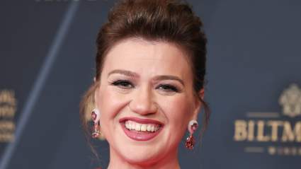 Kelly Clarkson’s Hot Take Leaves A-List Stars Cracking Up
