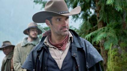 Hallmark Hunk Says He’s ‘Having the Time of My Life’ on Set [VIDEO]