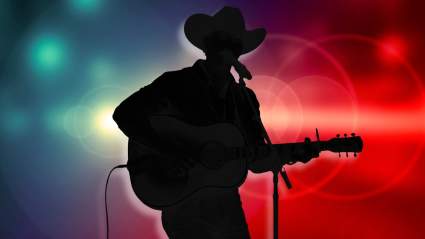 Country Star Plays On After Bloody On-Stage Injury: ‘Y’all See How Tough I Am?’