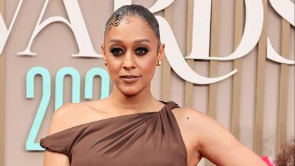 Tia Mowry Stuns in a Black Lace Number and Fans Can’t Get Enough