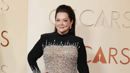 Melissa McCarthy Surprises Mariska Hargitay on the ‘Law & Order: SVU’ Set
