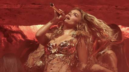Karol G Closes Coachella With Powerful Set… ‘Don’t Feel Fear, Feel Pride!’