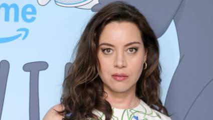 Aubrey Plaza Chooses Sweet Springtime Look To Show Off Baby Bump