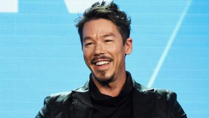 SEE: David Bromstad Shares Hunkie Shirtless Selfie in Pair of Bunny Ears