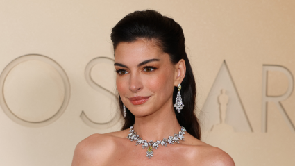Anne Hathaway’s Baby Bump Reveal Has Hollywood Saying ‘Oh BABY!’