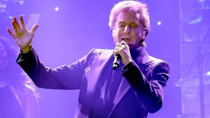Barry Manilow Cancels More Shows Amid Lung Cancer Treatment