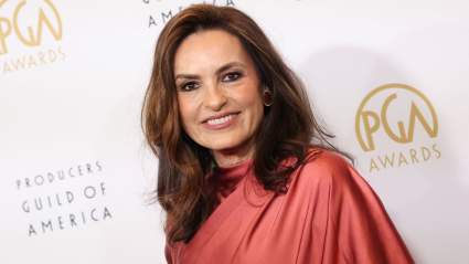Mariska Hargitay Talks Challenges of Transitioning From TV to Broadway, ‘It Was So Exhausting in a New Way’