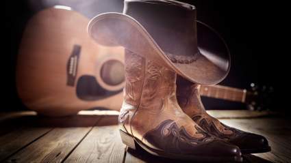 Country Music Legends Show Support as Beloved Grand Ole Opry Icon Suffers Health Emergency