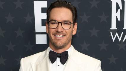 ‘Saved By the Bell’ Star Shocks Fans with Amazing Abs at 52
