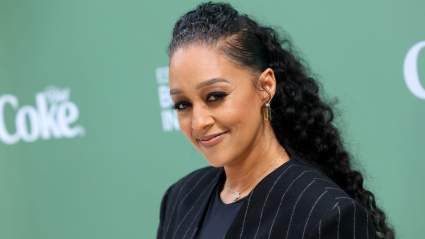 Tia Mowry Shares Makeup-Free Selfies With Inspiring Message to Fans About ‘Embracing’ Every Part of Themselves