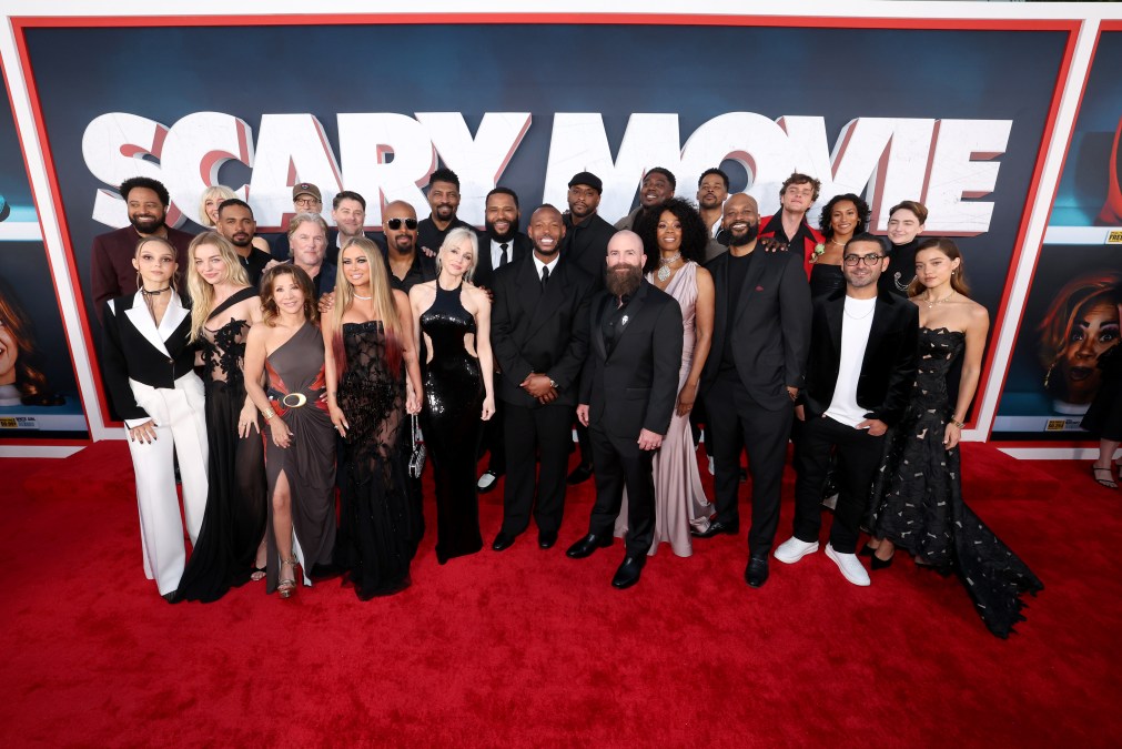 The cast and crew of "Scary Movie" (2026).