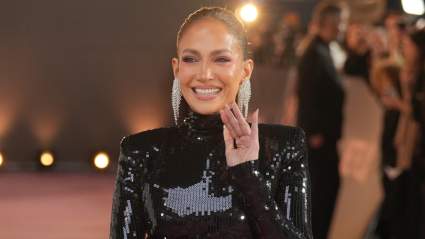 Jennifer Lopez Rocks Sexy Leotard in France Giving Surprise Performance on David Guetta’s Tour
