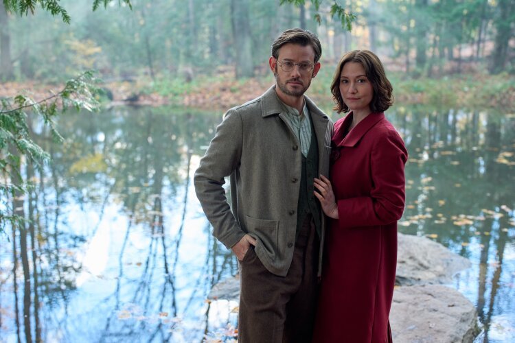 Elliot and Kat from The Way Home