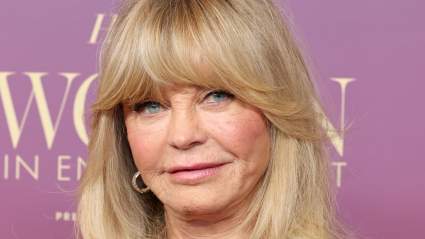 Goldie Hawn Shares Rare Vacation Photo With ‘Her Boys’