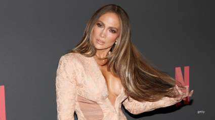 Jennifer Lopez Stuns at Her Sister Lynda’s Early Birthday Bash in Paris