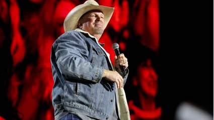 Garth Brooks Breaks Six Month Social Media Absence With Surprise Announcement
