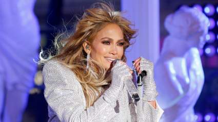 Jennifer Lopez Gives Stellar Performance Singing in Italian