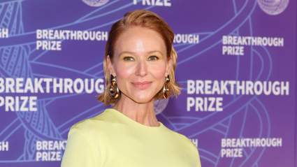 Former ‘Voice’ Advisor Jewel, 52, Completely Ageless in Tiny Crop Top & Sheer Skirt