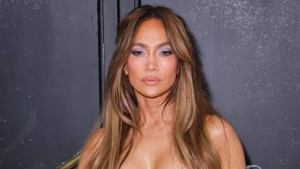 Real Housewife Says She Pushed Jennifer Lopez’s Security Aside for Selfie