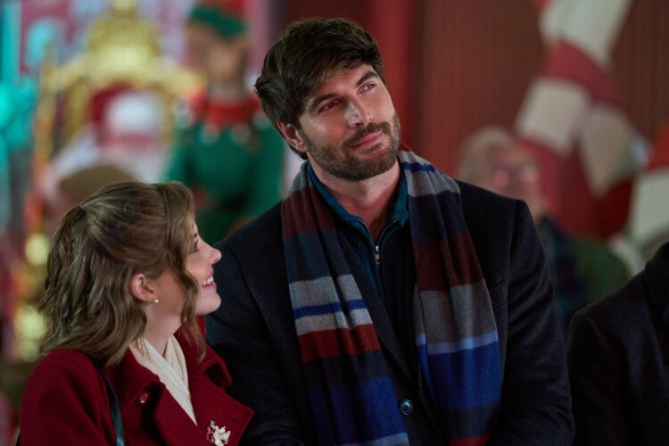 Hallmark's "Love Under the Mistletoe"