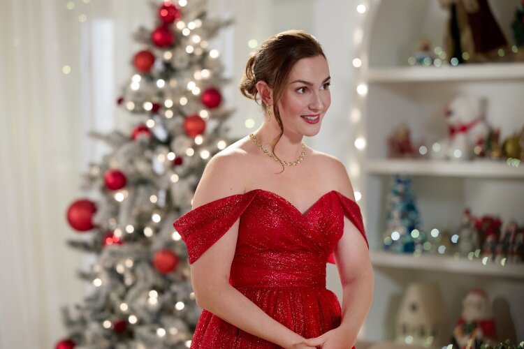 Katherine Barrell in Hallmark's "O Little Christmas Market"