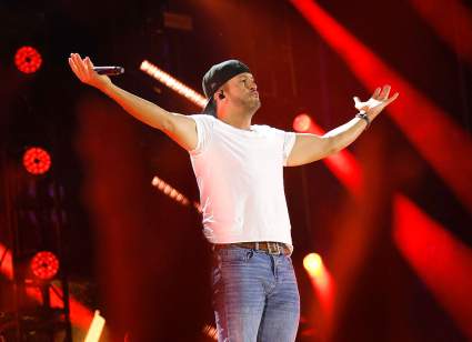 Luke Bryan’s Viral Dance Move – the ‘Yoinkity Sploink’ Has Fans Cracking Up
