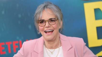 Sally Field, 79, Details Improvising Iconic ‘Mrs. Doubtfire’ Scene With Robin Williams
