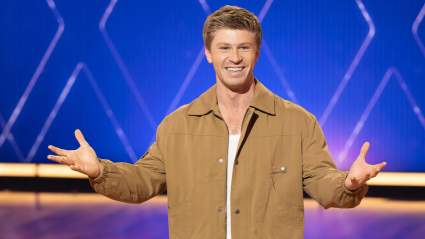Robert Irwin Surprises Award Show Attendees With His Scaly Friends (VIDEO)