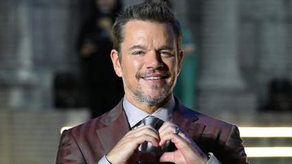 Onlooker Matt Damon’s Heart Melts Watching Little Girl Meet Goofy at Disney – Video