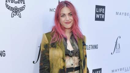 Kurt Cobain’s Lookalike Daughter Frances Bean Cobain Makes First Red Carpet Appearance In 8 Years at Film Premiere