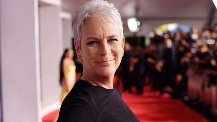 Get Your First Look at Téa Leoni and Jamie Lee Curtis in NBC’s ‘Newlyweds’