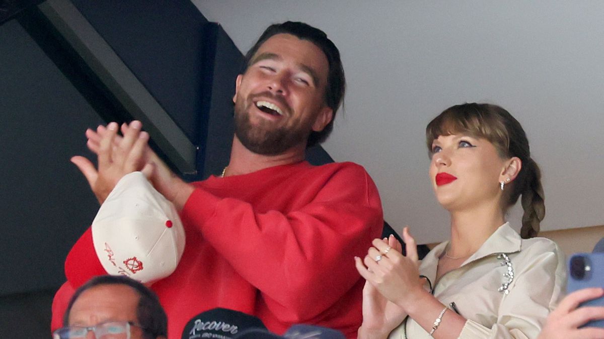Travis Kelce had to miss Taylor Swift's VMAs Award ceremony