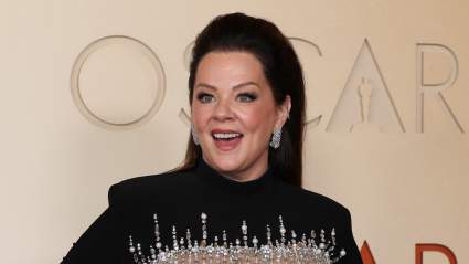 Melissa McCarthy Looks a Bit Different as Mother of JonBenét Ramsey in First Look at Upcoming Netflix Series