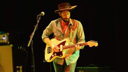 Acclaimed Singer-Songwriter Hospitalized After Onstage Collapse During Nashville Show