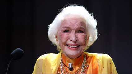 Ellen Burstyn Overcome With Emotion as She Receives Rare Career Honor