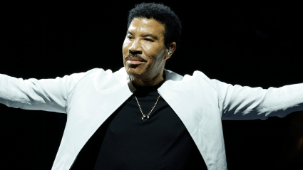 Lionel Richie Seen for the 1st Time Since Hospitalization for Heart Concerns [PHOTOS]