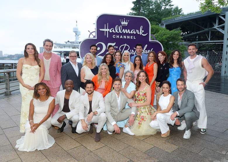 Kimberley Sustad, Holly Robinson Peete, Victor Webster, B.J. Britt, Darren Abbott, Tyler Hynes, Barbara Niven, Benjamin Ayres, Alison Sweeney, Heather Hemmens, Scott Michael Foster, Andrew Walker, Ashley Williams, Michelle Vicary, Andie MacDowell, Lacey Chabert, Wes Brown, Rachel Boston, Nikki DeLoach, Marilu Henner, Autumn Reeser, Erin Cahill, Niall Matter and Jonathan Bennett